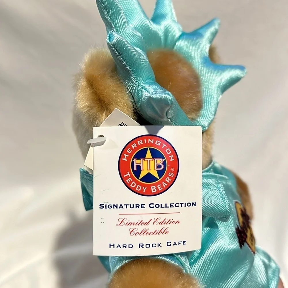 NWT Hard Rock Cafe New York Limited Edition Herrington Teddy Bear Statue